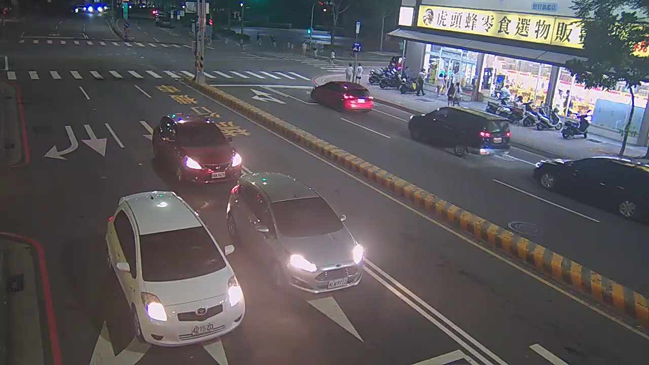 敦化路/中清路(右側車流往經貿路)