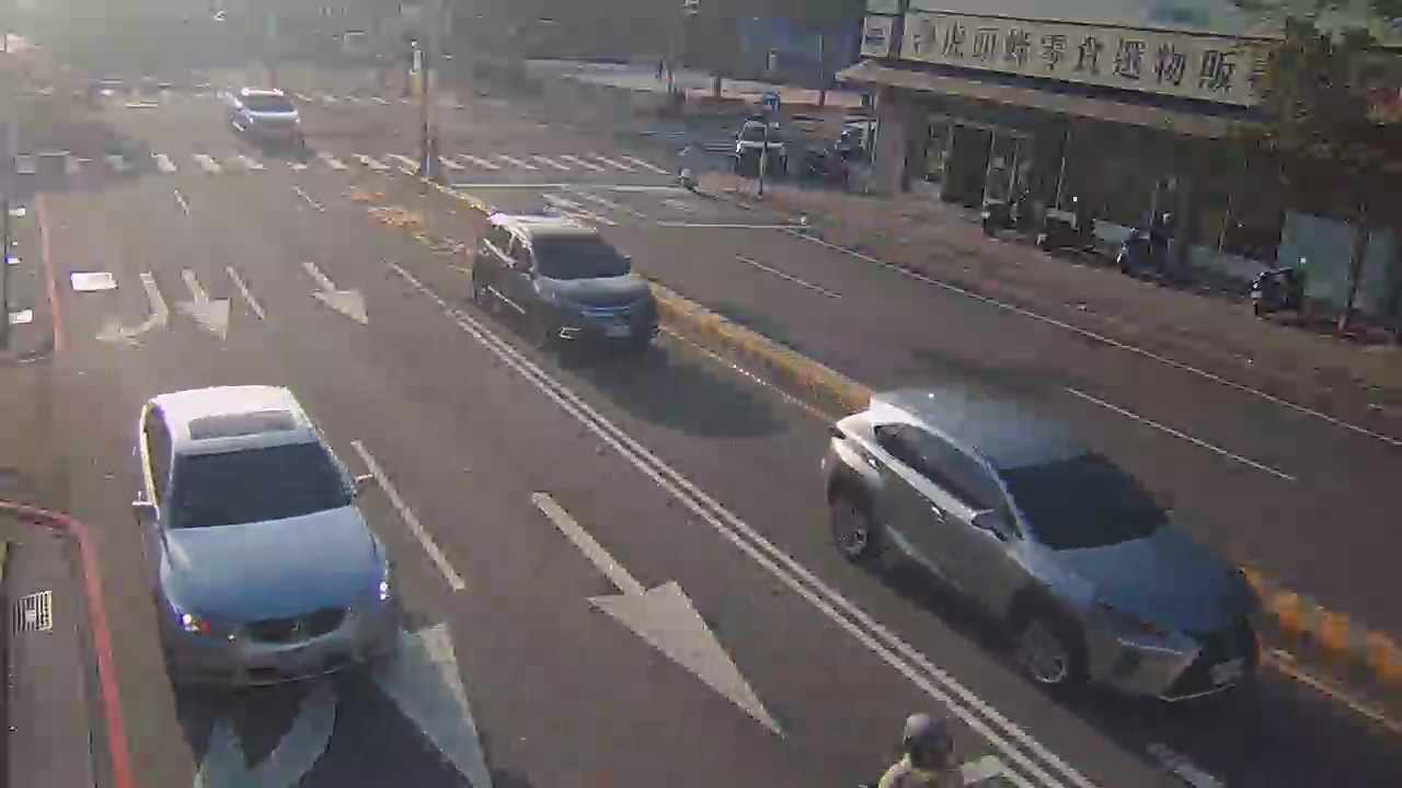 敦化路/中清路(右側車流往經貿路)