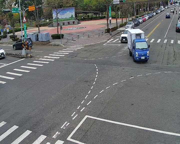 中平路/敦化路(右側車流往黎明路)
