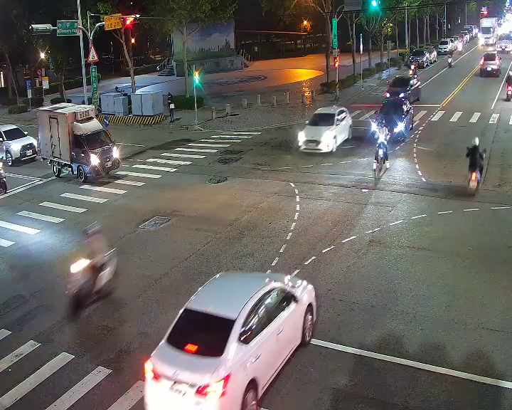 中平路/敦化路(右側車流往黎明路)