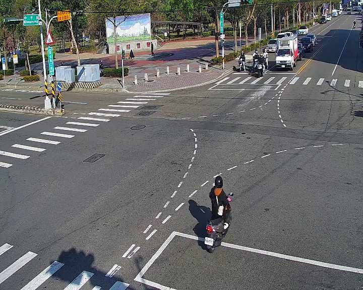 中平路/敦化路(右側車流往黎明路)