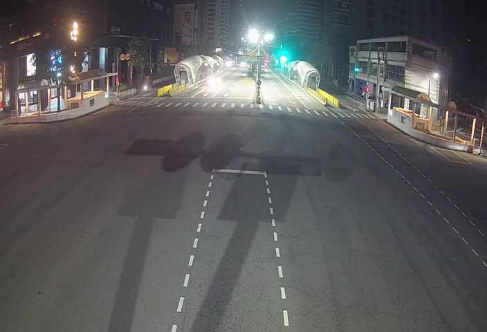 臺灣大道/美村路(右側車流往五權路)