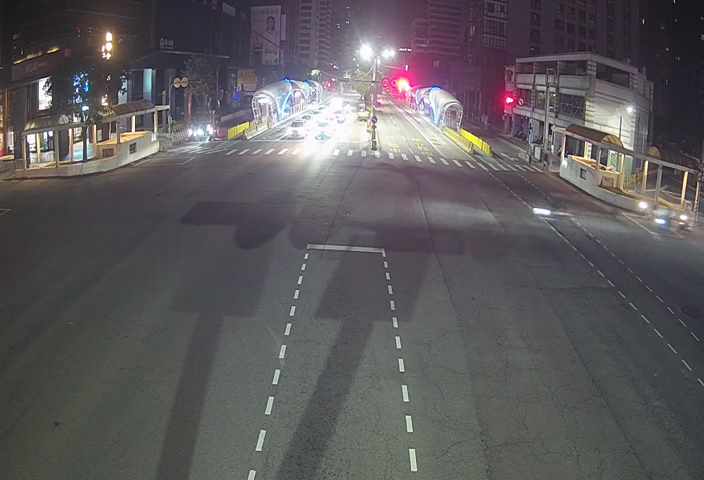 台中市西區臺灣大道/美村路(右側車流往五權路)