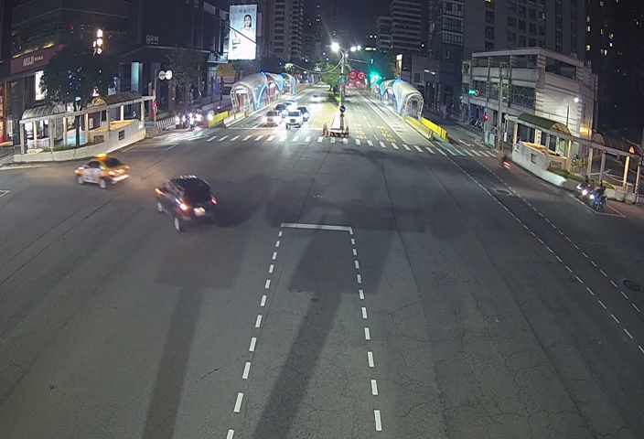 台中市西區臺灣大道/美村路(右側車流往五權路)