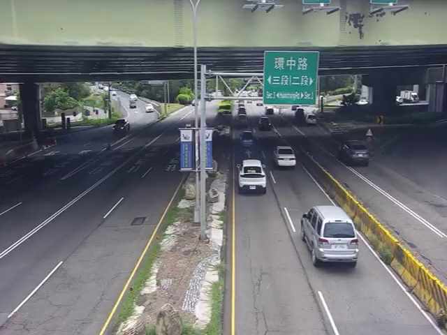 臺灣大道/台74高架橋下(右側車流往台中交流道)