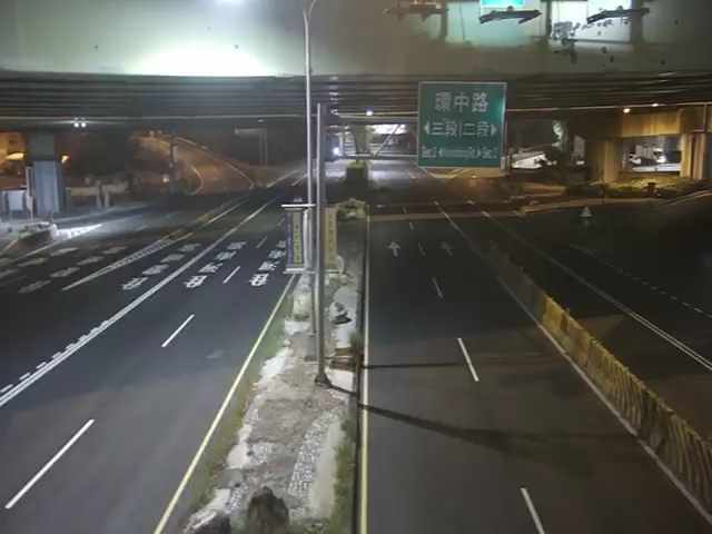 臺灣大道/台74高架橋下(右側車流往台中交流道)