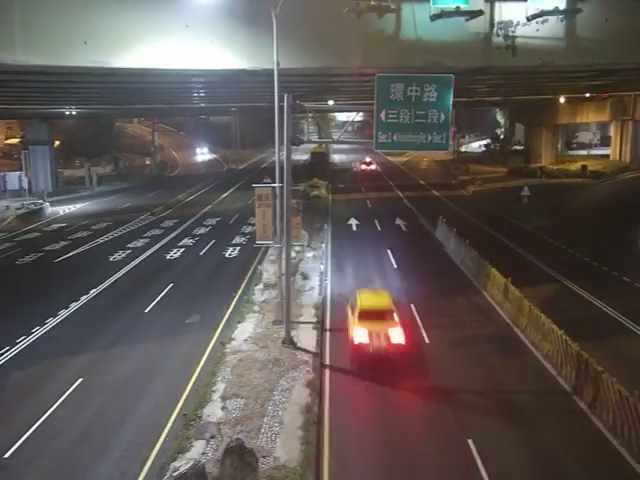 臺灣大道/台74高架橋下(右側車流往台中交流道)