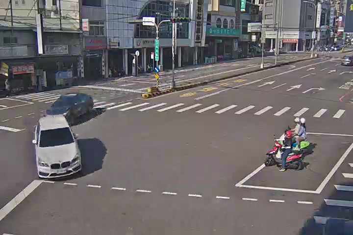 台中市道路 [06032]北屯路/太原路(右側車流往文心路),Beitun Rd/Taiyuan Rd (Right side Traffic flow to Wenxin Rd) 氣溫27.9℃