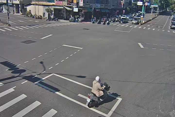 台中市北屯區北屯路/松竹路(右側車流往潭子)