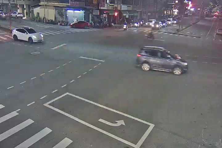 台中市北屯區北屯路/松竹路(右側車流往潭子)