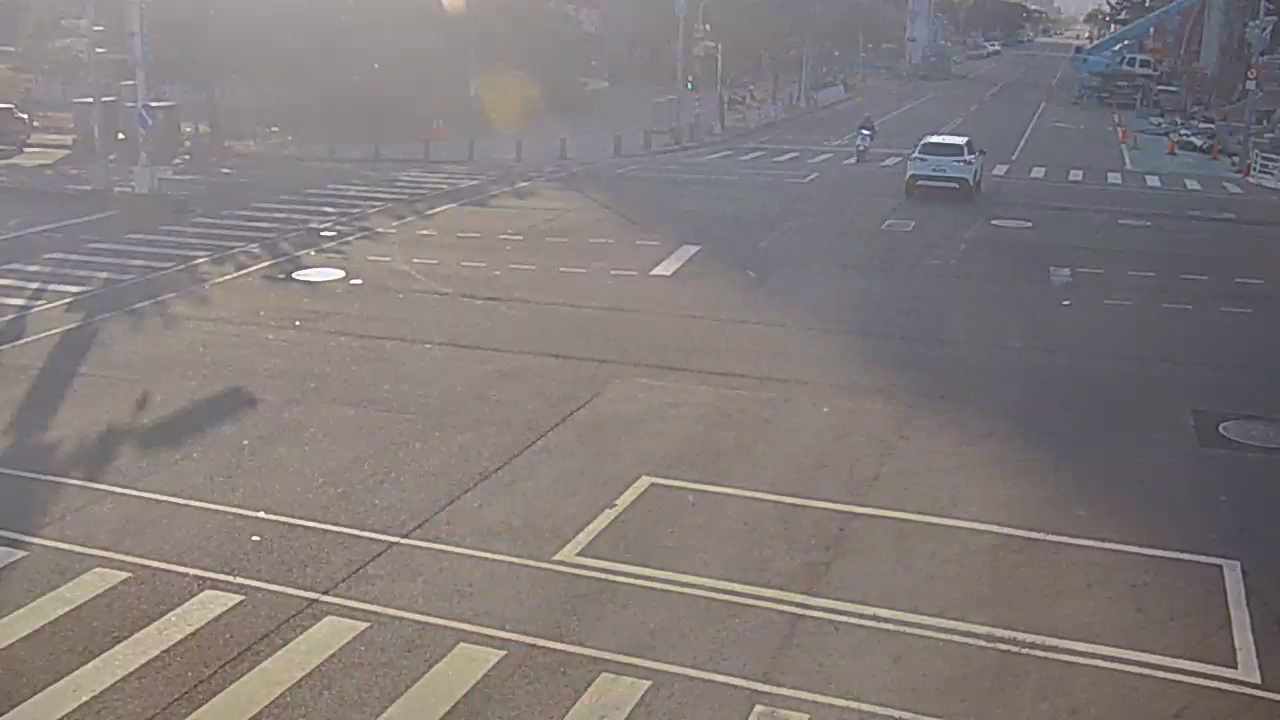 崇德十九路/崇德路三段(右側車流往四平路)