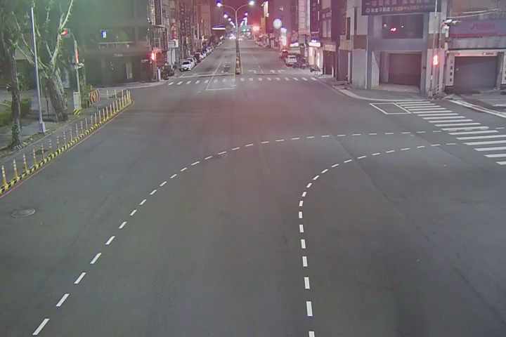 三民路/精武路(右側車流往一中方向)