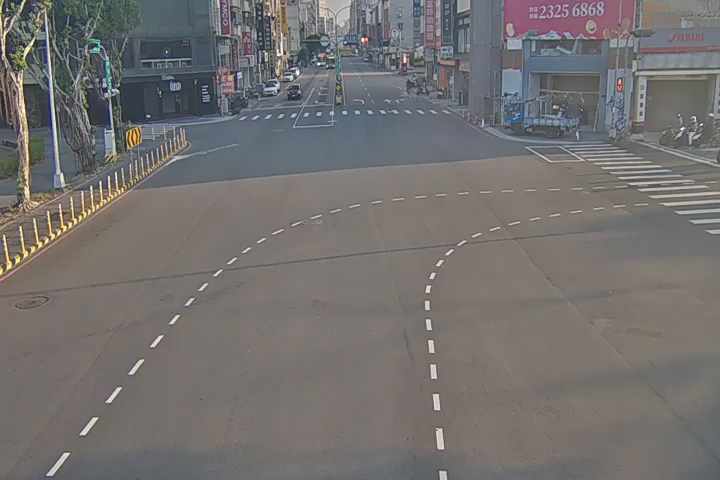 三民路/精武路(右側車流往一中方向)