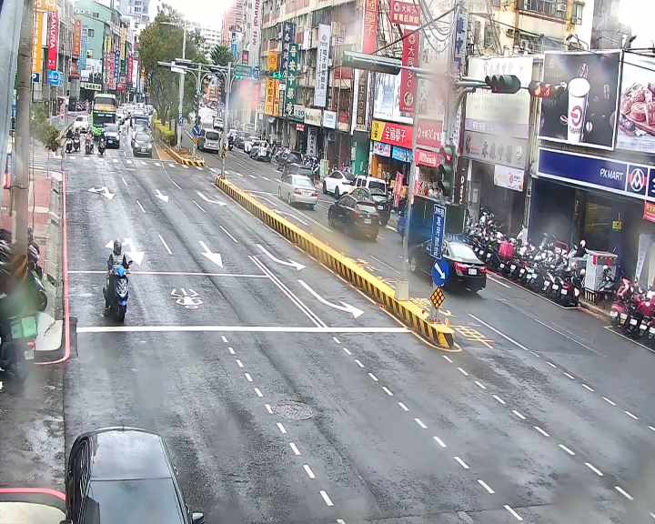 台中市北屯區中清路/雷中街(右側車流往大雅交流道)