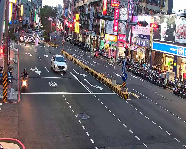 台中市北屯區中清路/雷中街(右側車流往大雅交流道)