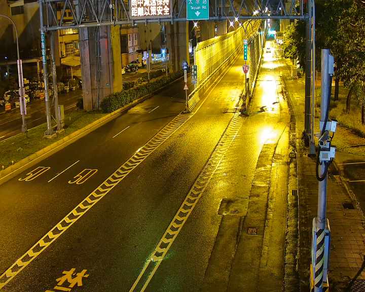 松竹路/環中東路(右側車流往太原路)