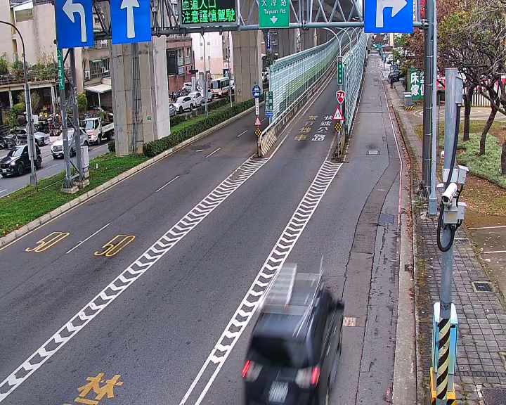 松竹路/環中東路(右側車流往太原路)