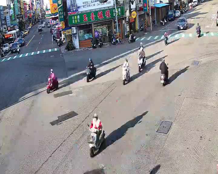 大里區中興路/新仁路(右側車流往環中東路)