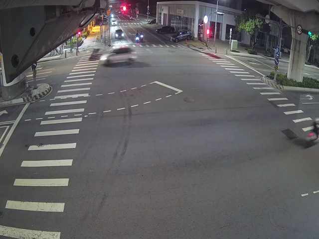 文心路/櫻花路(右側車流往長安國小)