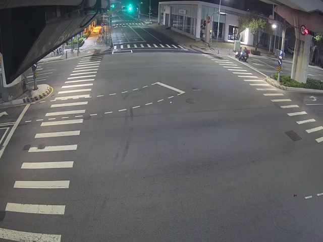 文心路/櫻花路(右側車流往長安國小)