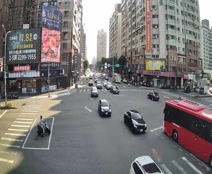 台中市道路 [06045]崇德路/松竹路(右側車流往文心路),Chongde Rd/Songzhu Rd (Right side Traffic flow to Wenxin Rd) 氣溫27.5℃