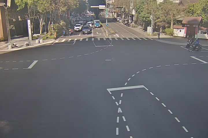 公益路/大墩路(右側車流往環中路)