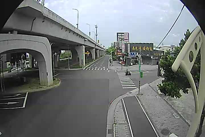 台中市道路 [06190]環中路/昌平路(右側車流往中清路)/Huanzhong Rd./Changping Rd . (Right side Traffic flow to Zhongqing Rd.) 距離775公尺