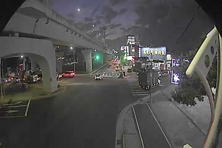 環中路/昌平路(右側車流往中清路)