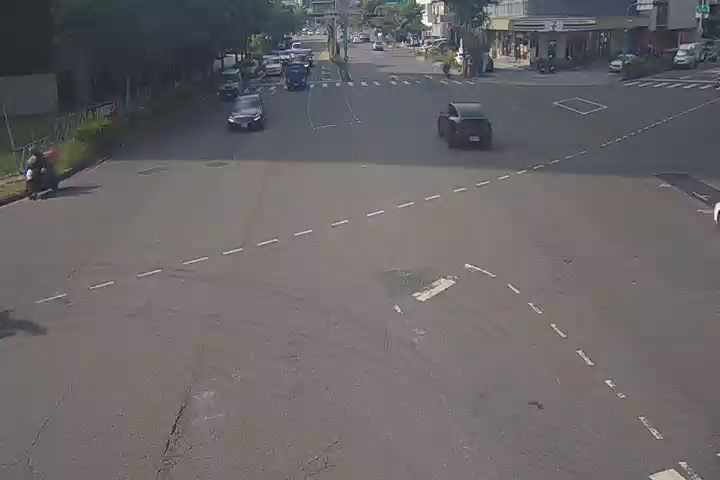 台中市道路 [08243]五權西路/永春東七路(右側車流往工業區)Wuquan W. Rd./Yongchun E. 7th Rd.(Right side Traffic flow to industrial area) 距離1.1公里