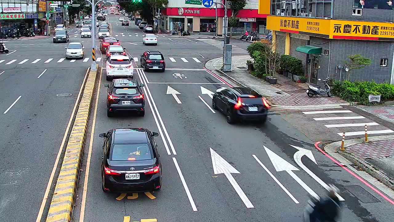 敦化路/中平路(右側車流往中清路)