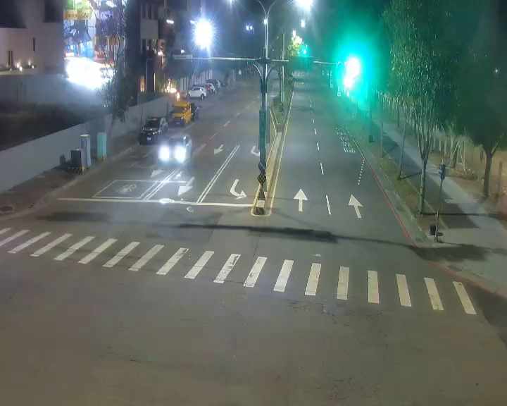 經貿路/黎明路(右側車流往河南路)
