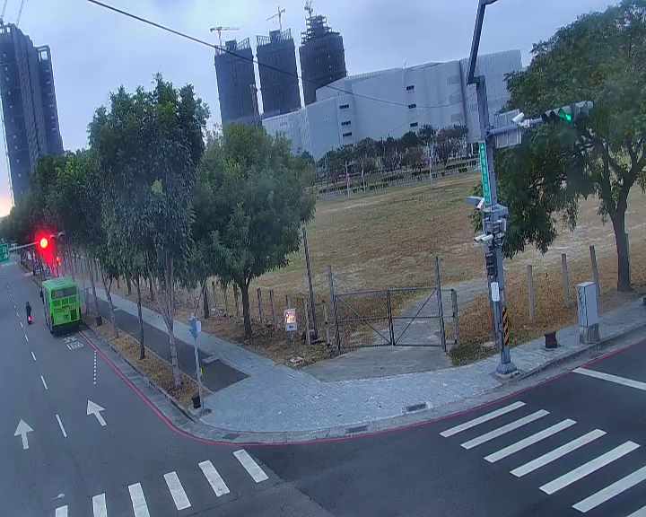 經貿路/黎明路(右側車流往河南路)