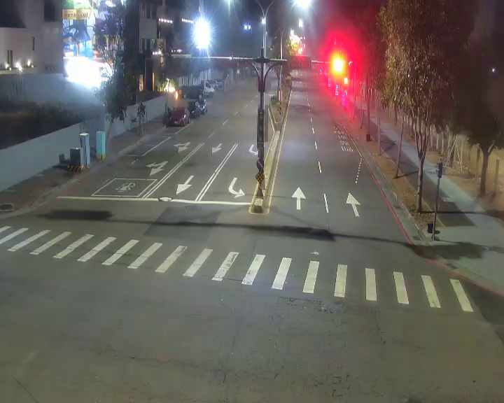 經貿路/黎明路(右側車流往河南路)