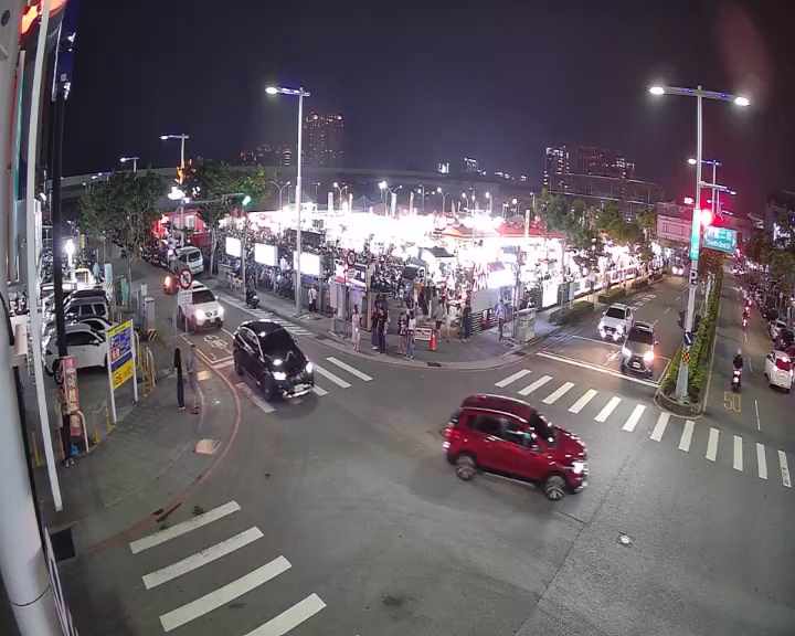 敦富路/敦富二街(右側車流往松竹路)