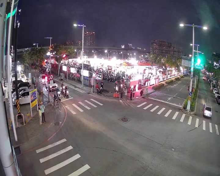 敦富路/敦富二街(右側車流往松竹路)