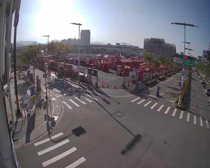 敦富路/敦富二街(右側車流往松竹路)