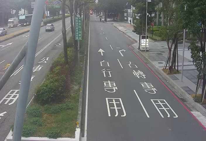 臺灣大道/惠來路(右側車流往文心路)