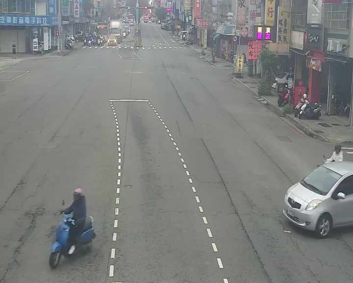 中清路/經貿七路(右側車流往大雅交流道)