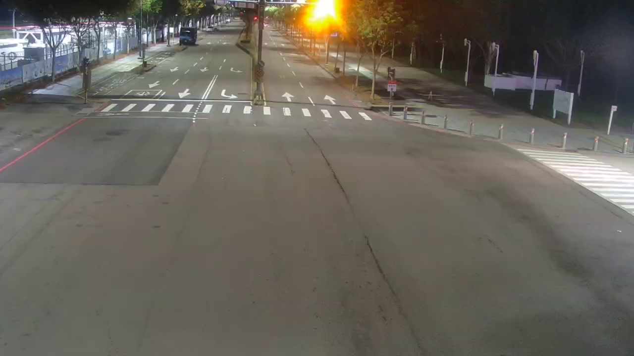 敦化路/凱旋路(右側車流往環中路)