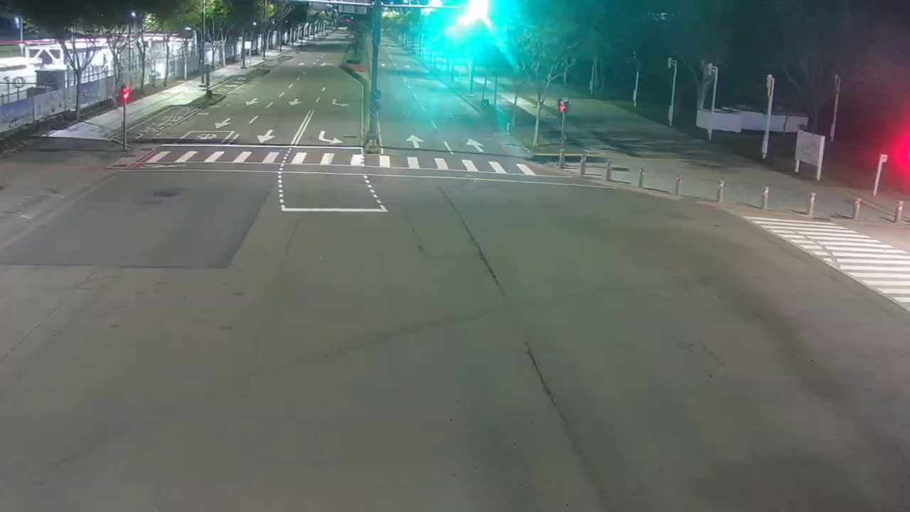 敦化路/凱旋路(右側車流往環中路)