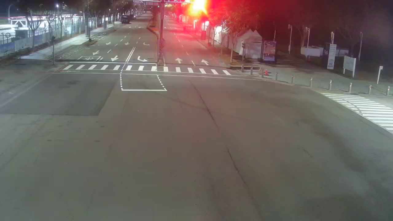 敦化路/凱旋路(右側車流往環中路)