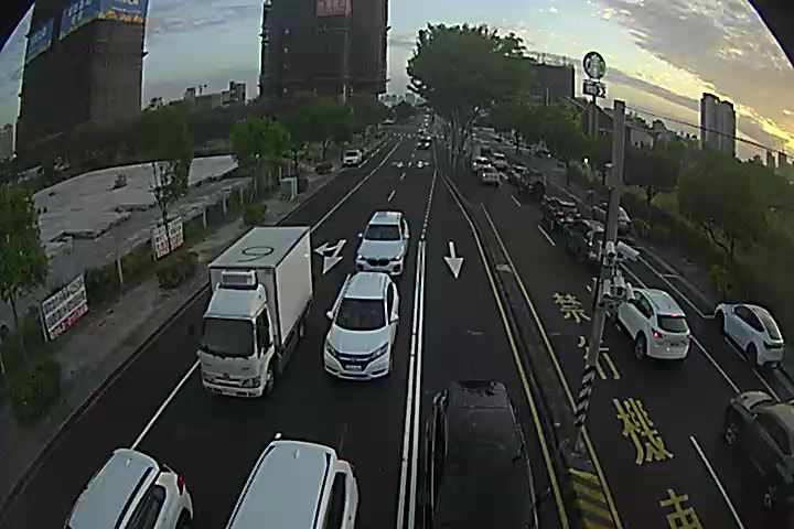 松竹路/環中路(右側車流往崇德路)