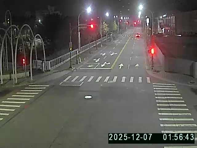 黎明路/經貿路(右側車流往中清路)