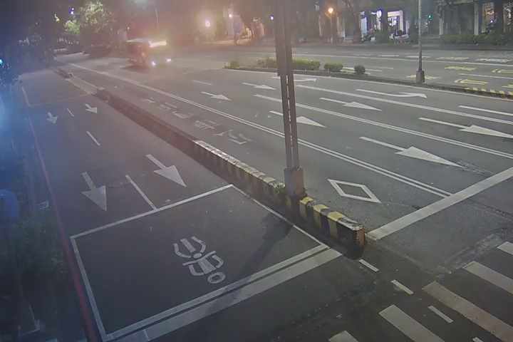 台灣大道/玉門路(右側車流往沙鹿)