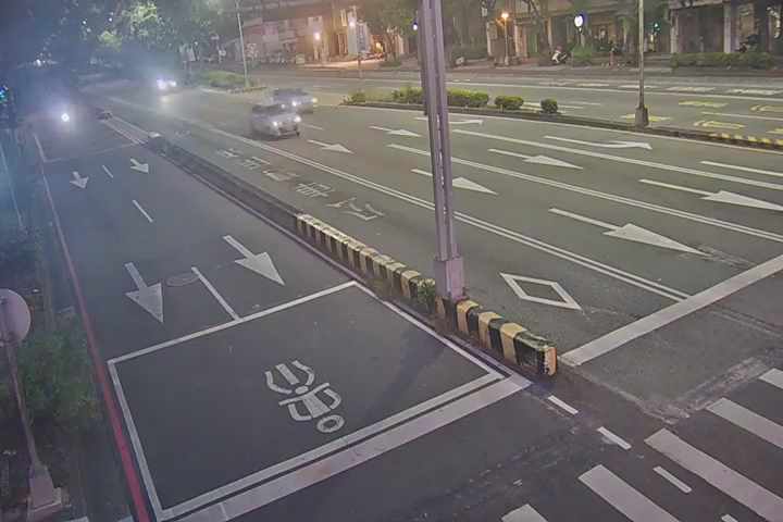 台灣大道/玉門路(右側車流往沙鹿)