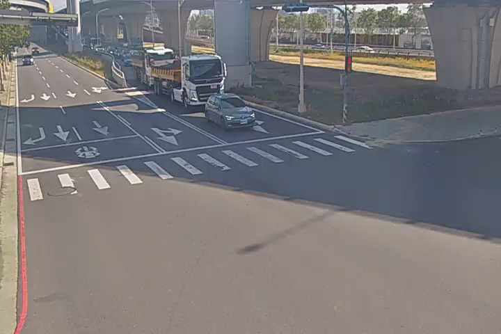 台中市道路 [06054]環中路/同榮東路(車流往中清路),Huanzhong Rd./Tongrong E. Rd. (Traffic flow to Zhongqing Rd.) 氣溫25.8℃