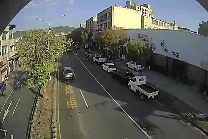 松竹路/松竹二路(右側車流往環中東路)