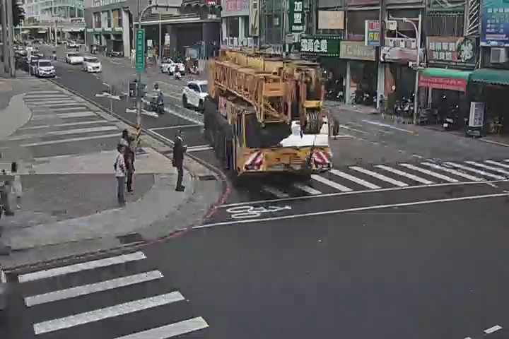 台中市道路 [00267]公園路/自由路(右側車流往雙十路方向),Gongyuan Rd./Ziyou Rd.Right side Traffic flow to Shuangshi Rd.) 距離1.4公里