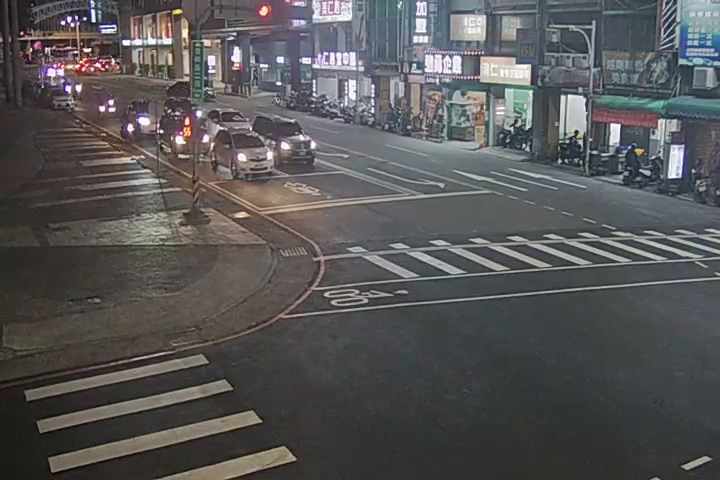 公園路/自由路(右側車流往雙十路方向)