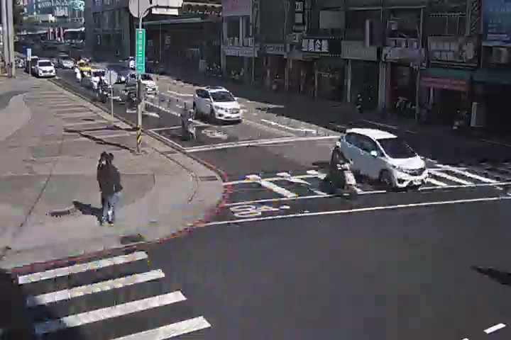 台中市中區公園路/自由路(右側車流往雙十路方向)